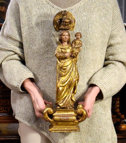 "Vierge à l'Enfant "  Sculpture en bois sculpté et doré